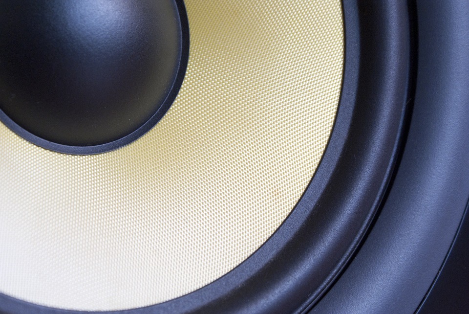 wall mounted speaker box
